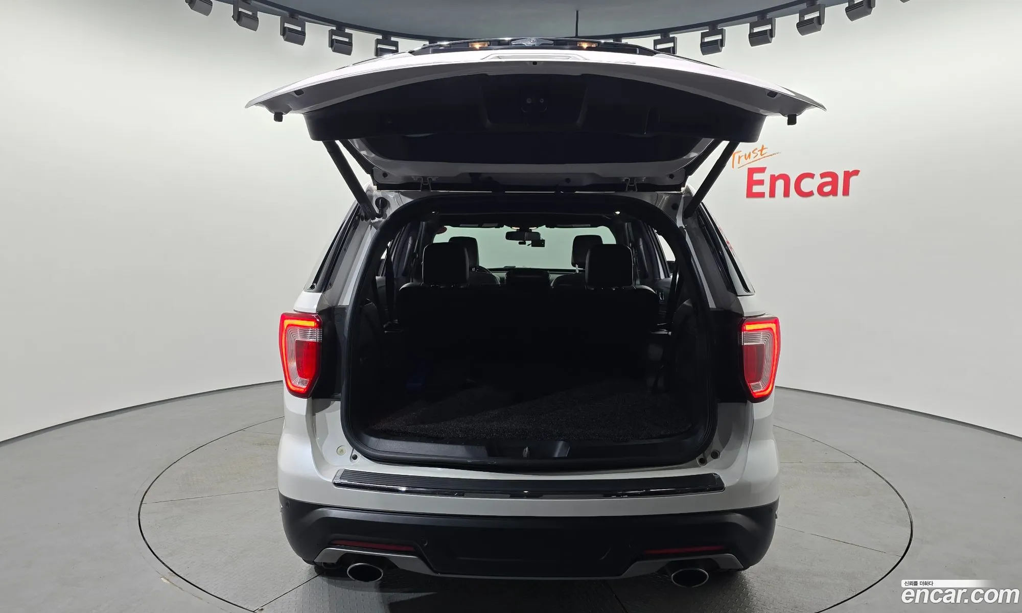 Ford Explorer 2018 1FM5K8FH2JGC37881 — 26
