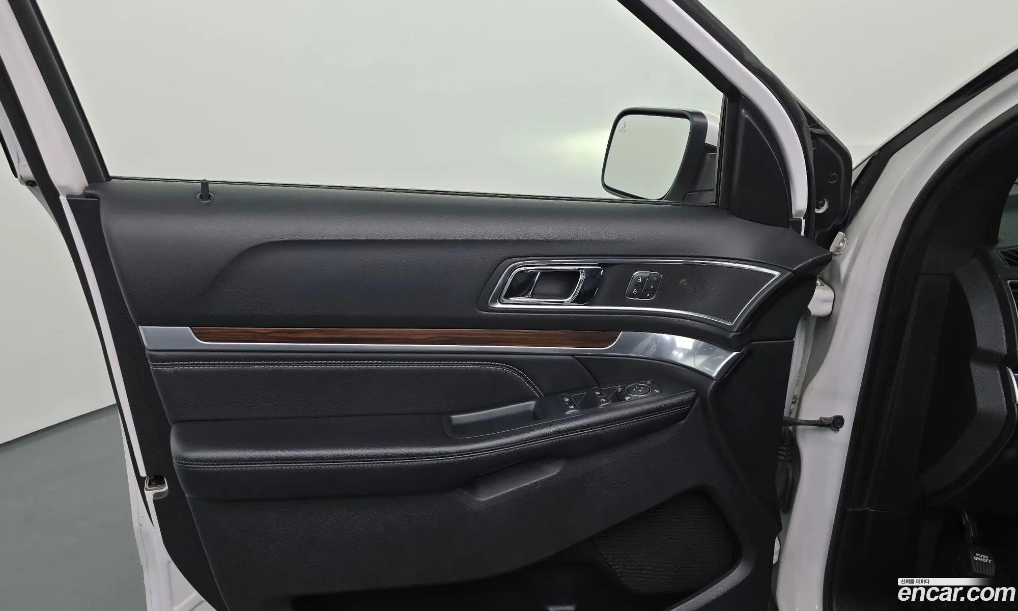 Ford Explorer 2018 1FM5K8FH2JGC37881 — 35