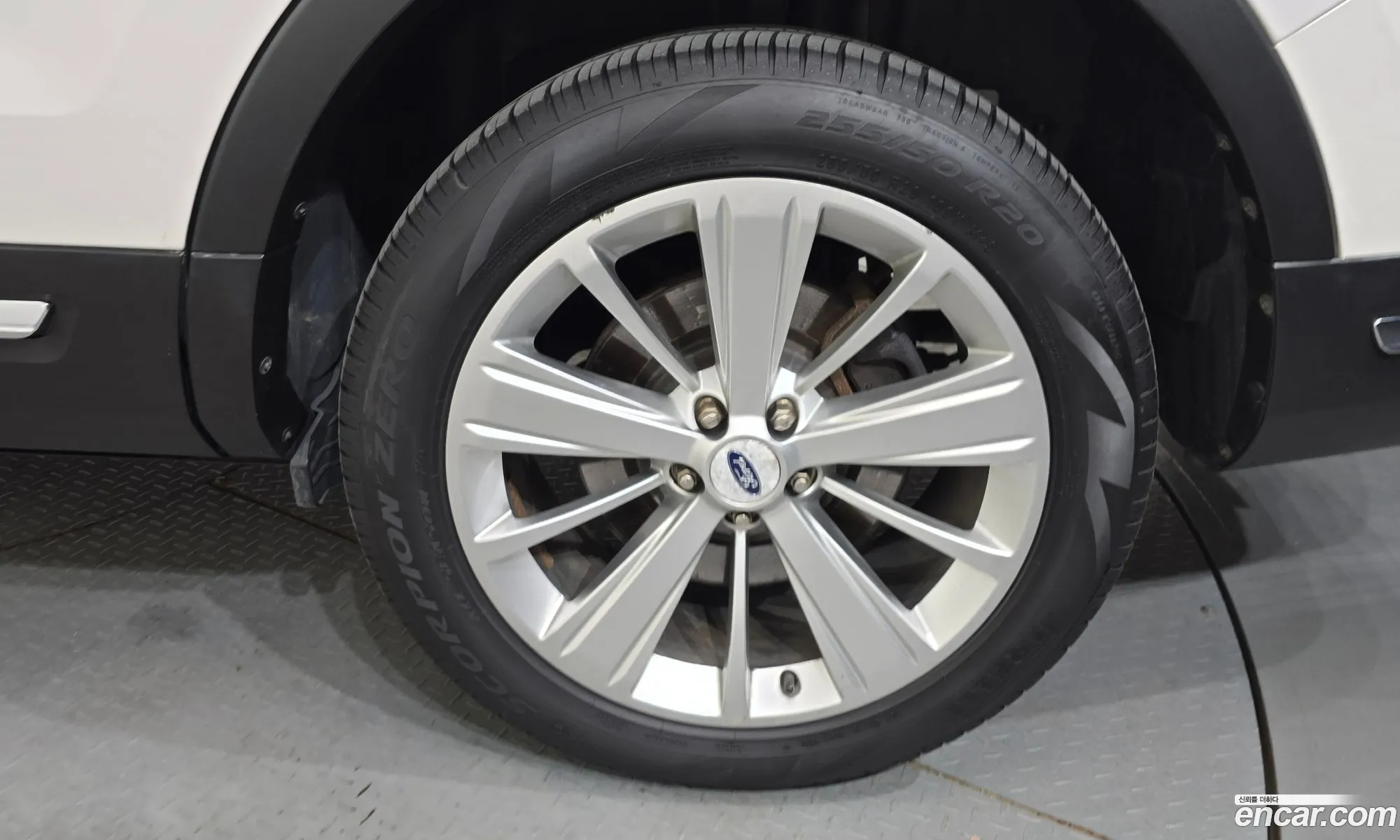Ford Explorer 2018 1FM5K8FH2JGC37881 — 4