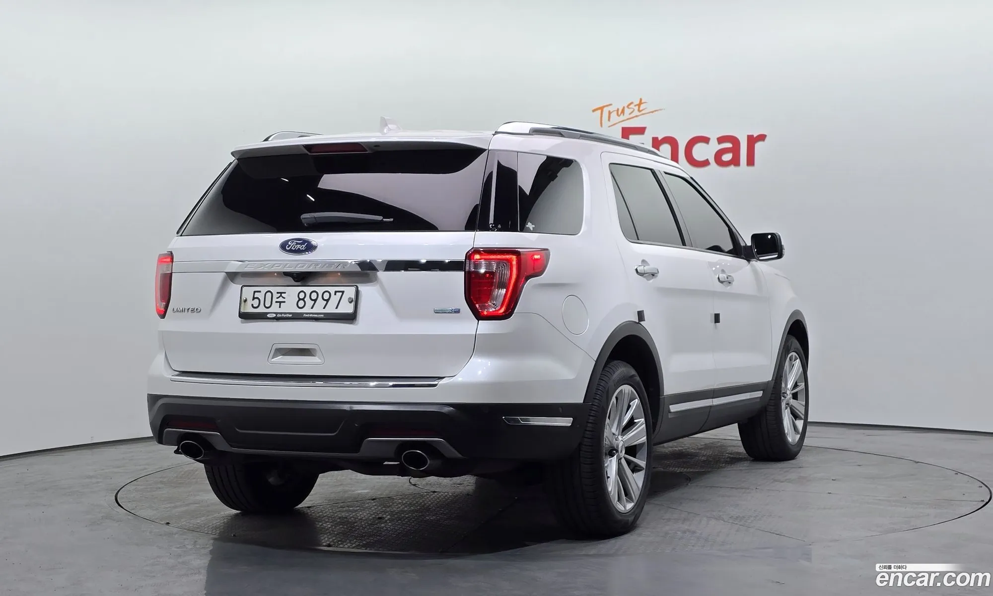 Ford Explorer 2018 1FM5K8FH2JGC37881 — 33