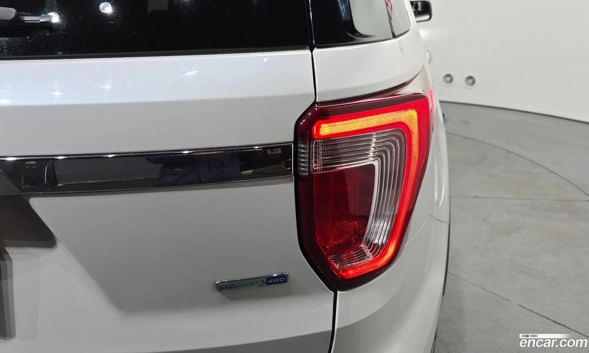 Ford Explorer 2018 1FM5K8FH2JGC37881 — 18