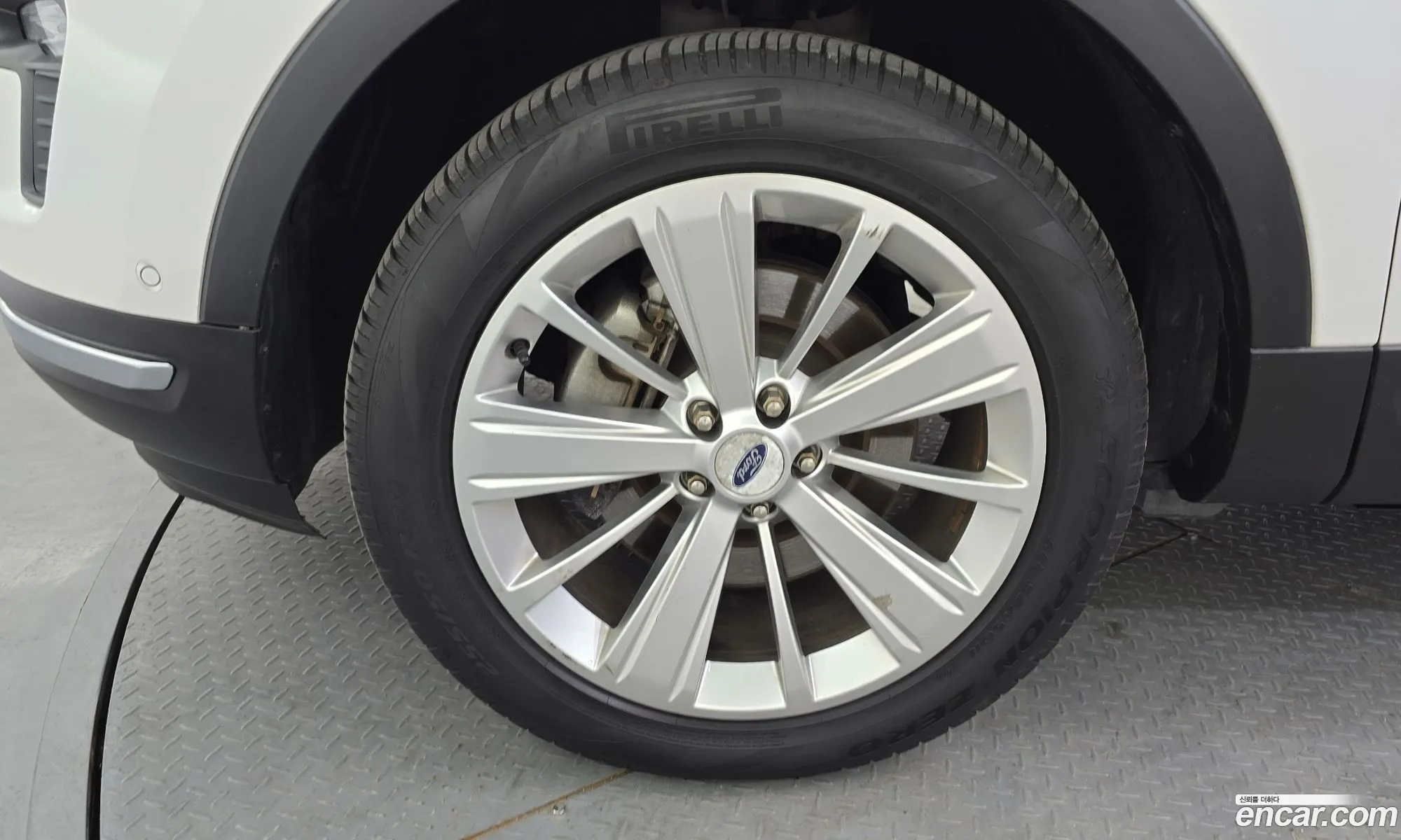 Ford Explorer 2018 1FM5K8FH2JGC37881 — 31