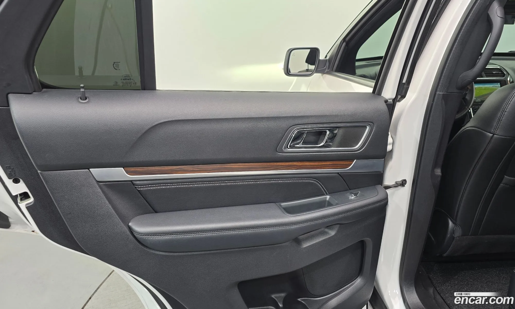 Ford Explorer 2018 1FM5K8FH2JGC37881 — 15