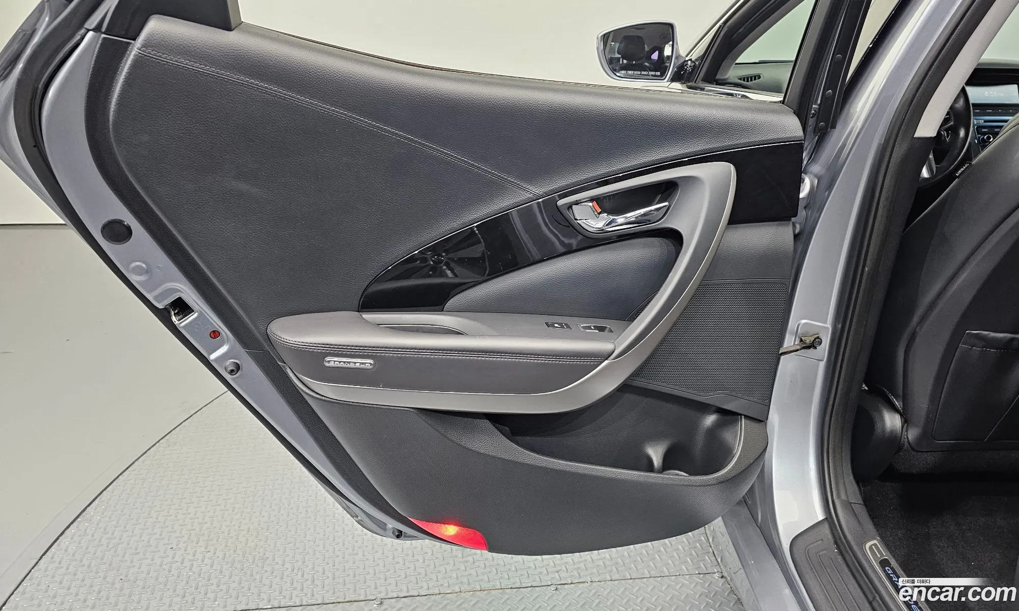 Hyundai Grandeur HG Hybrid 2015 — 2