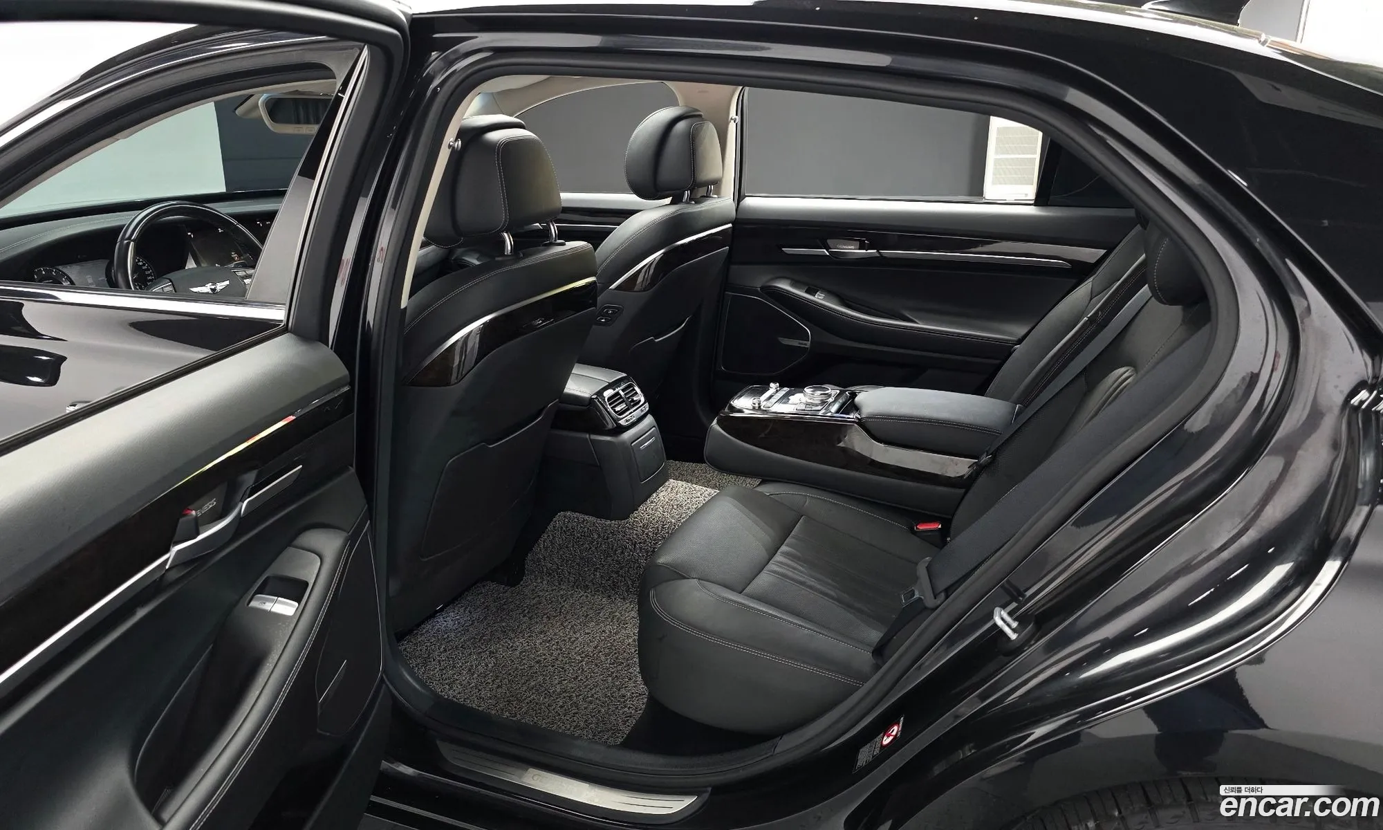 Genesis G90 2018 — 13