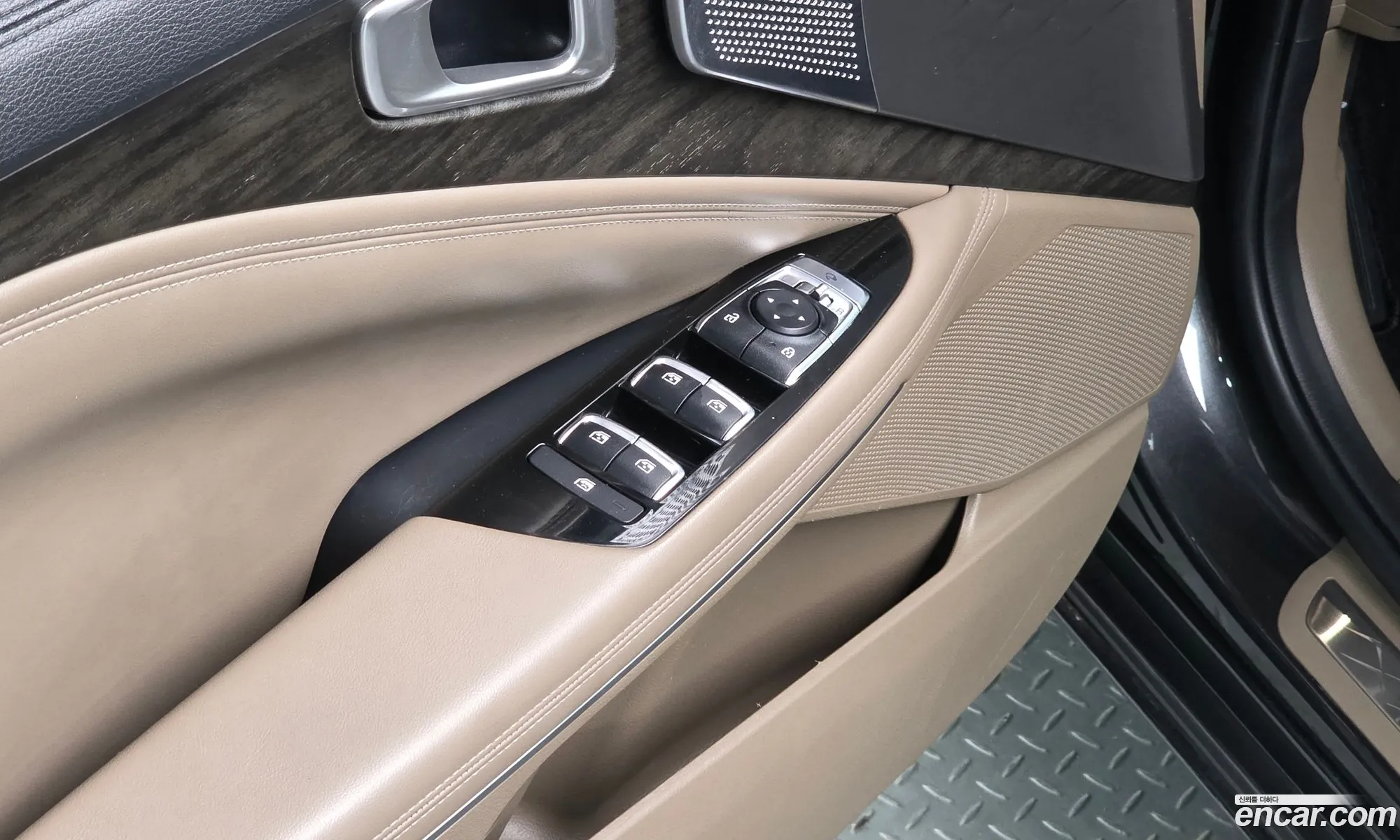 Kia K8 Hybrid 2022 — 10