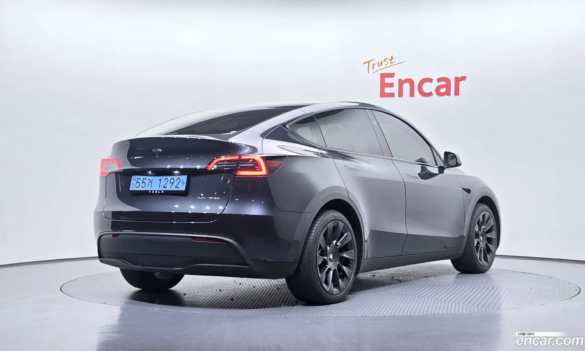 Tesla Model Y 2024 — 2