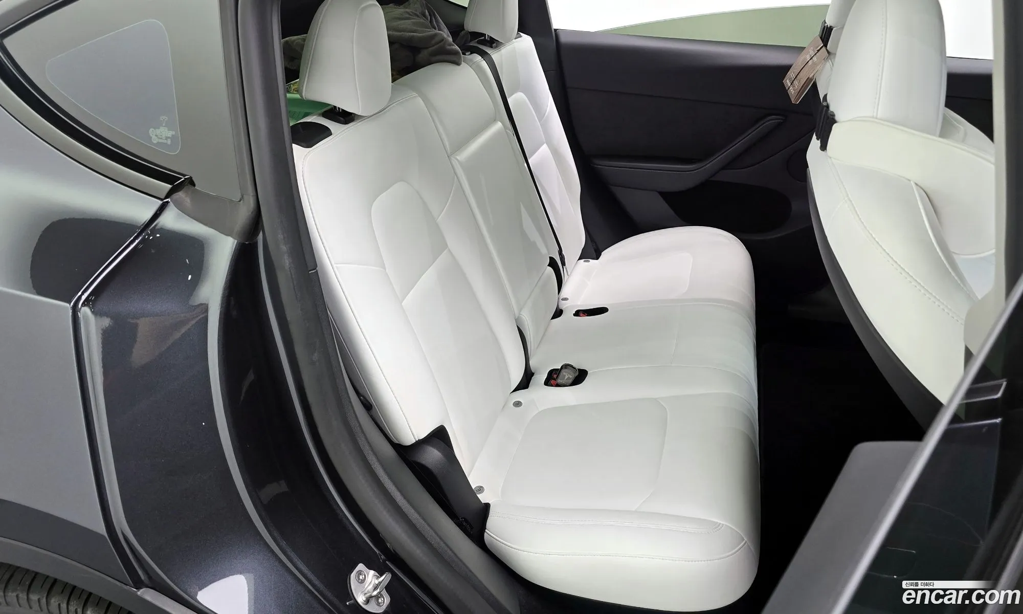 Tesla Model Y 2024 — 9