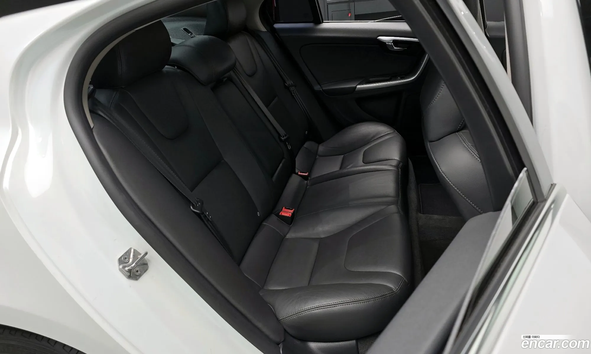 Volvo S60 2014 YV1FS84BBF2348100 — 34
