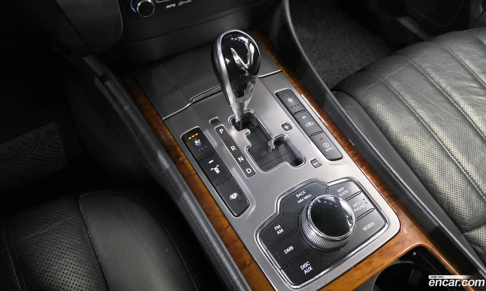 Hyundai Equus 2009 — 17