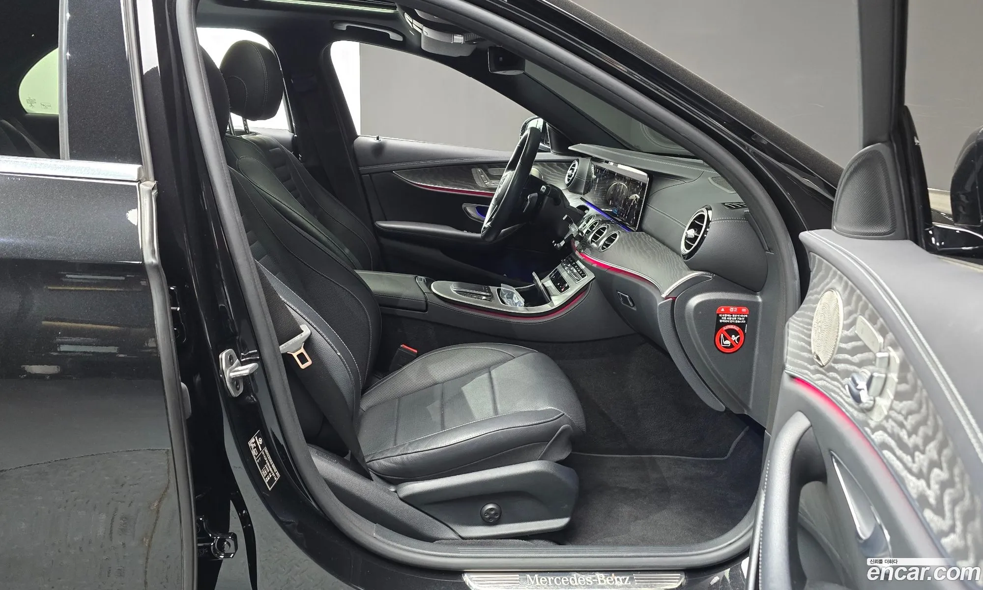 Mercedes-Benz E-Class W213 2022 — 32