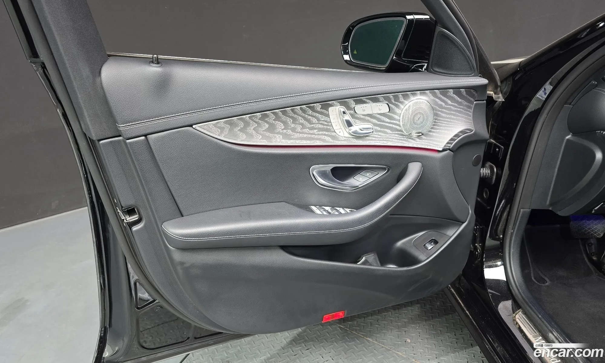 Mercedes-Benz E-Class W213 2022 — 12
