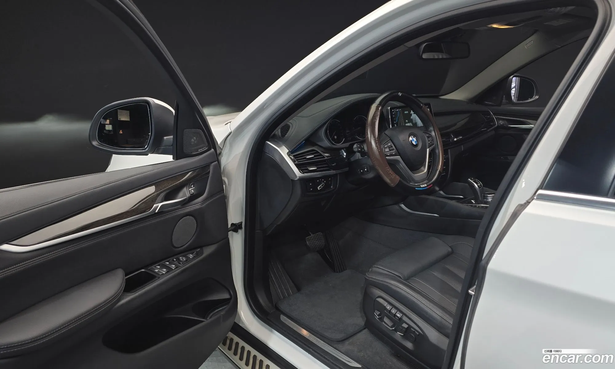 BMW X6 2019 WBAKV210XK0Z84097 — 32