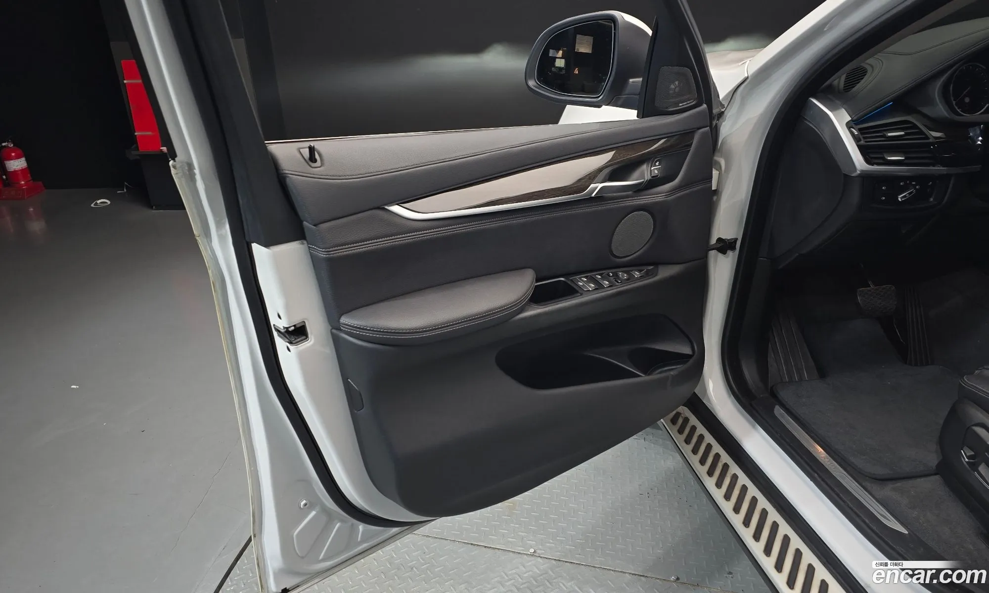BMW X6 2019 WBAKV210XK0Z84097 — 33
