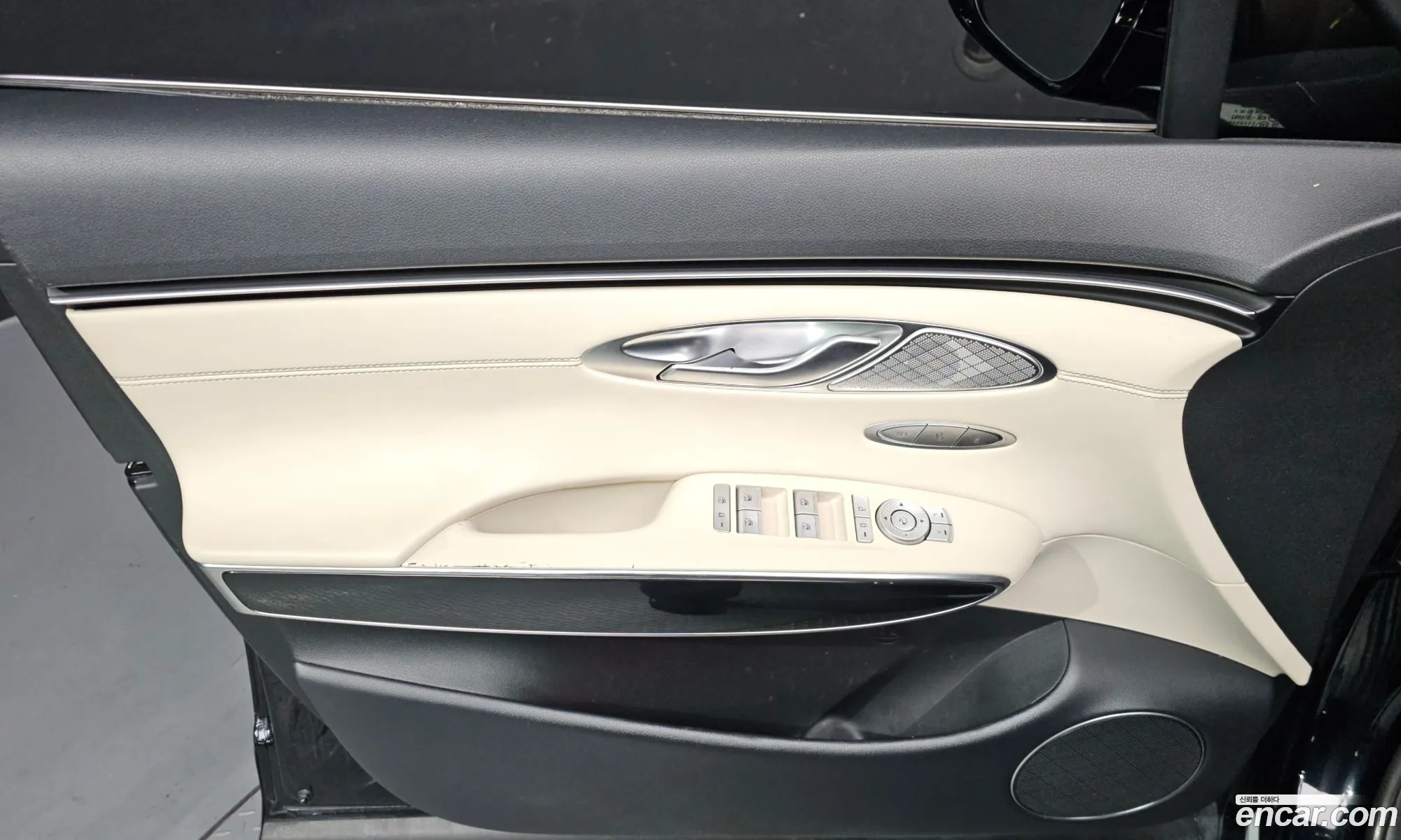 Genesis GV70 2021 — 35