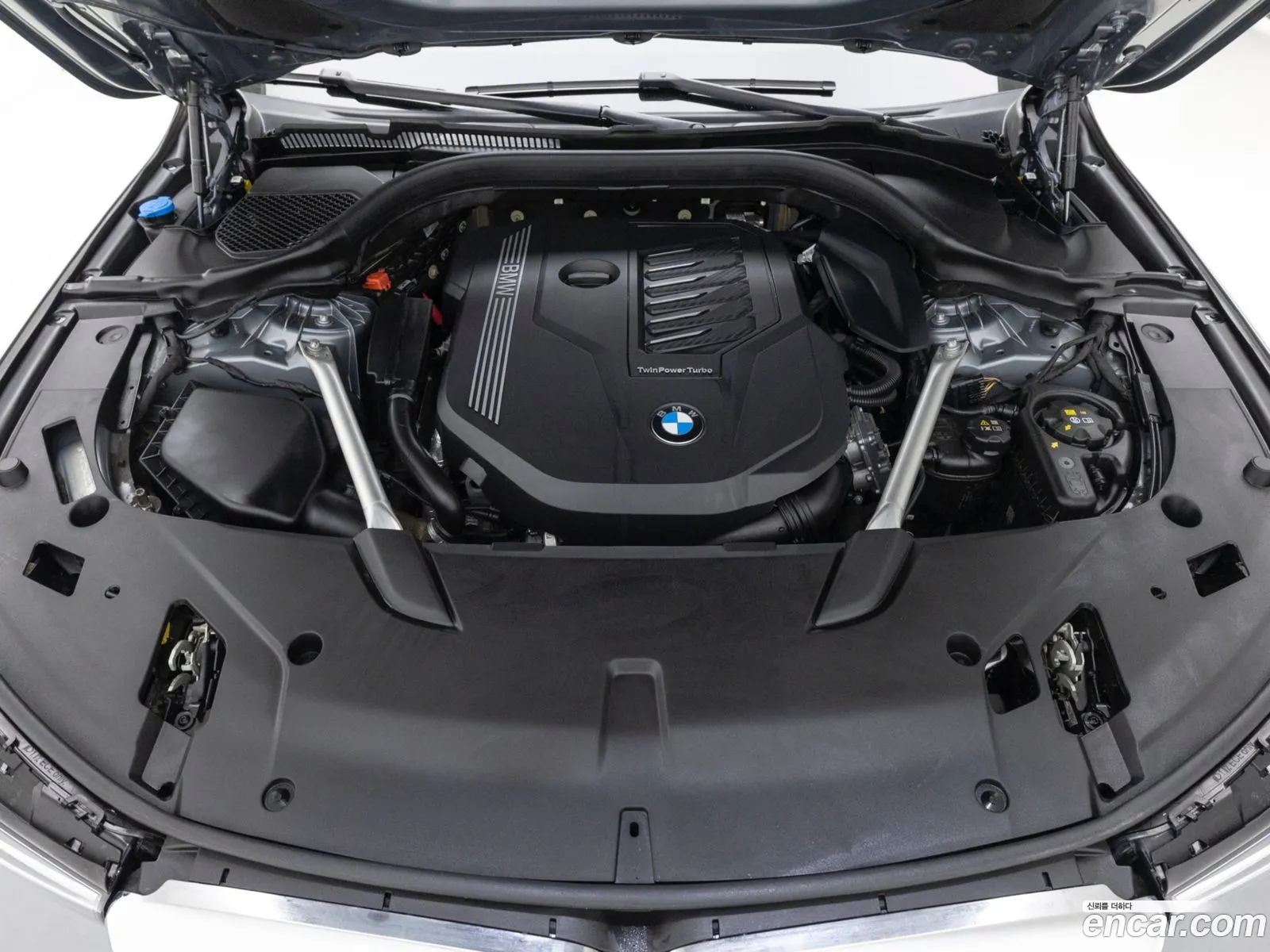 BMW 6 Series GT 2024 — 6