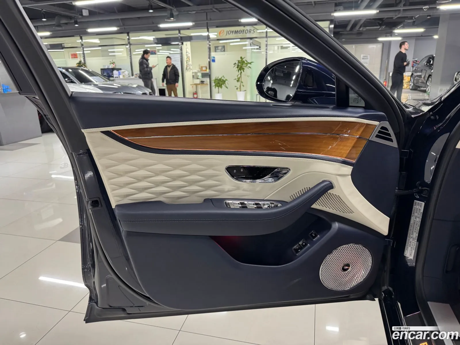 Bentley Flying Spur 2022 — 15