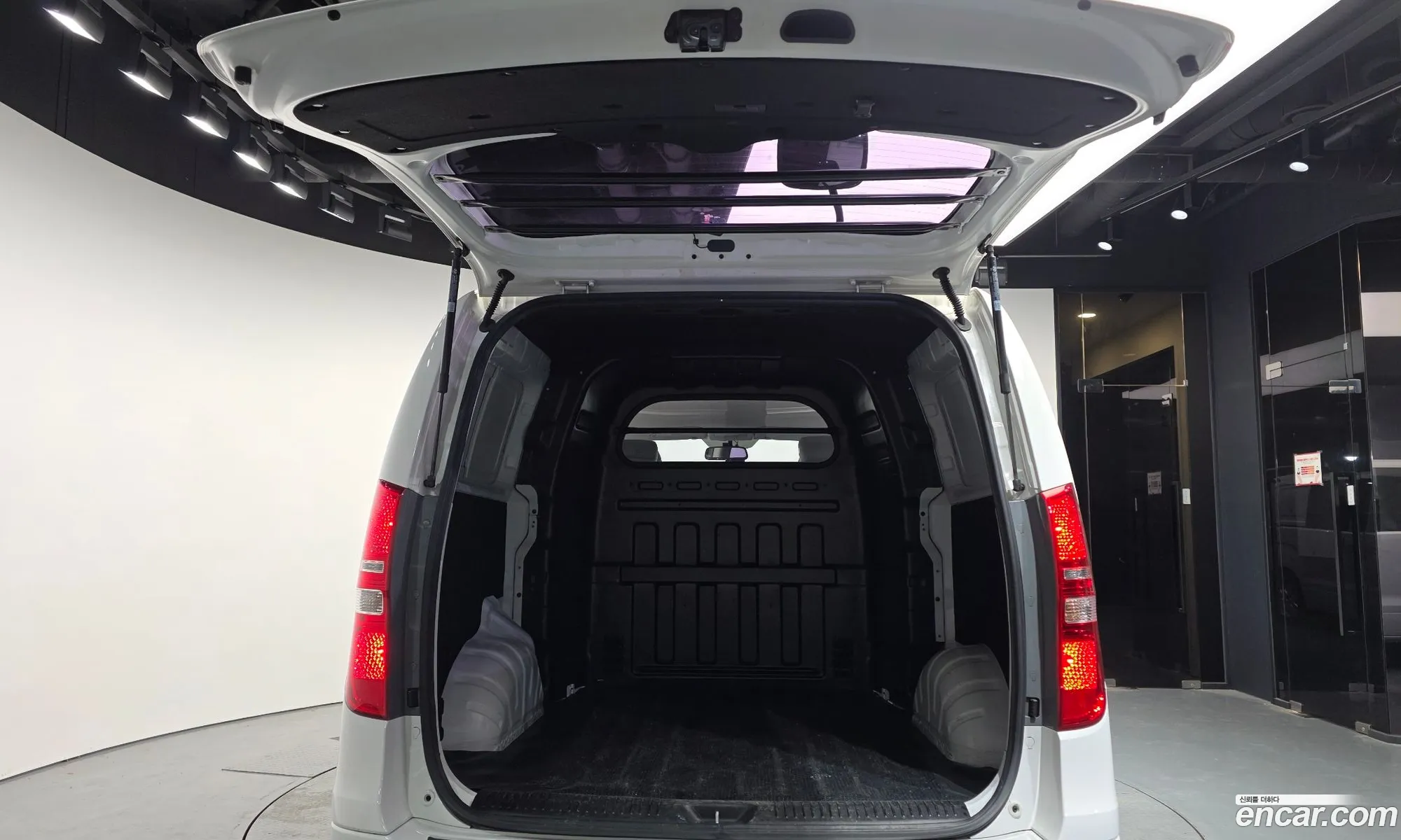 Hyundai Grand Starex 2018 — 12
