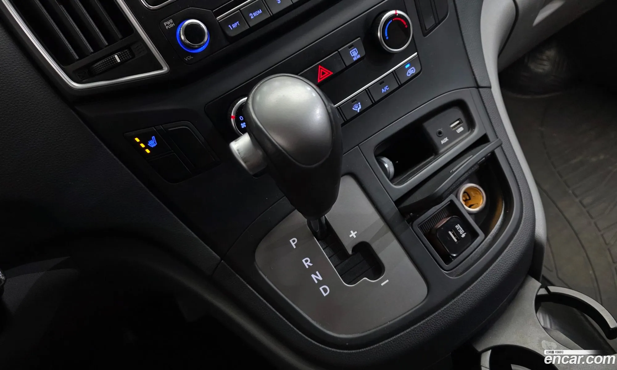 Hyundai Grand Starex 2018 — 16