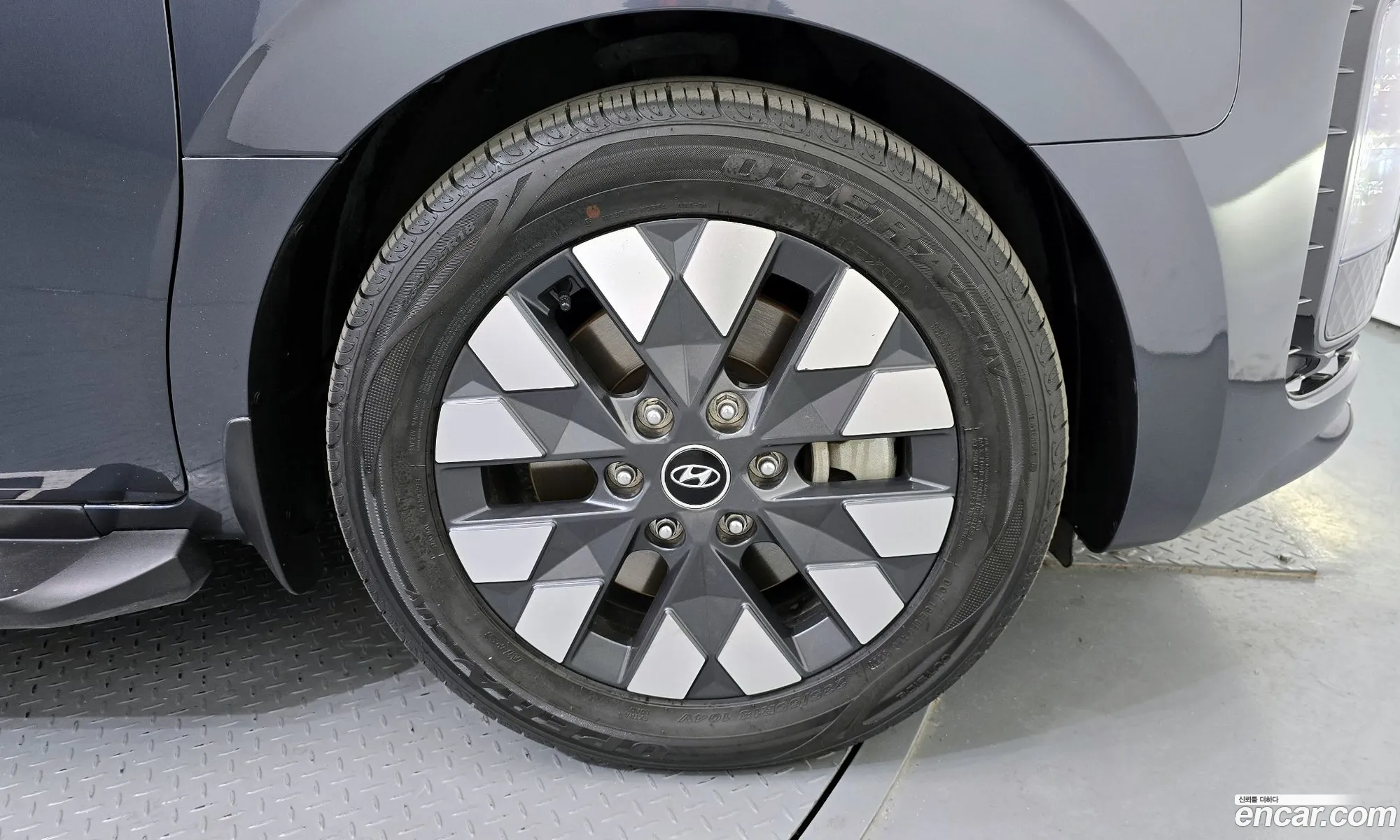 Hyundai Staria 2021 — 28