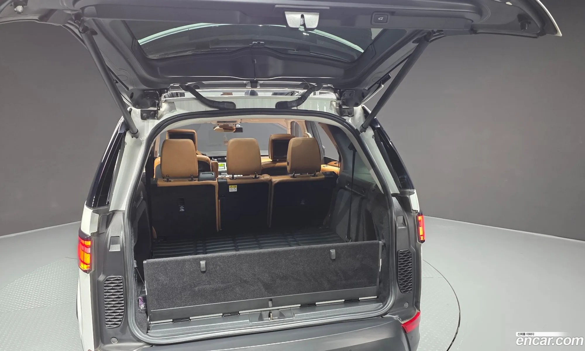 Land Rover Discovery 5 2017 SALRA2BK2HA036415 — 5