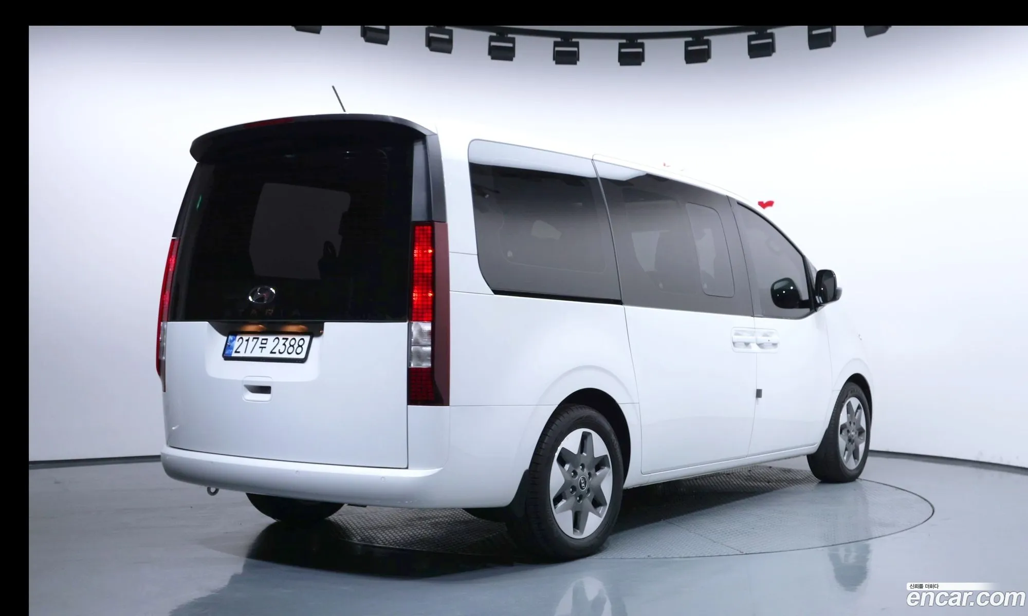Hyundai Staria 2023 — 24