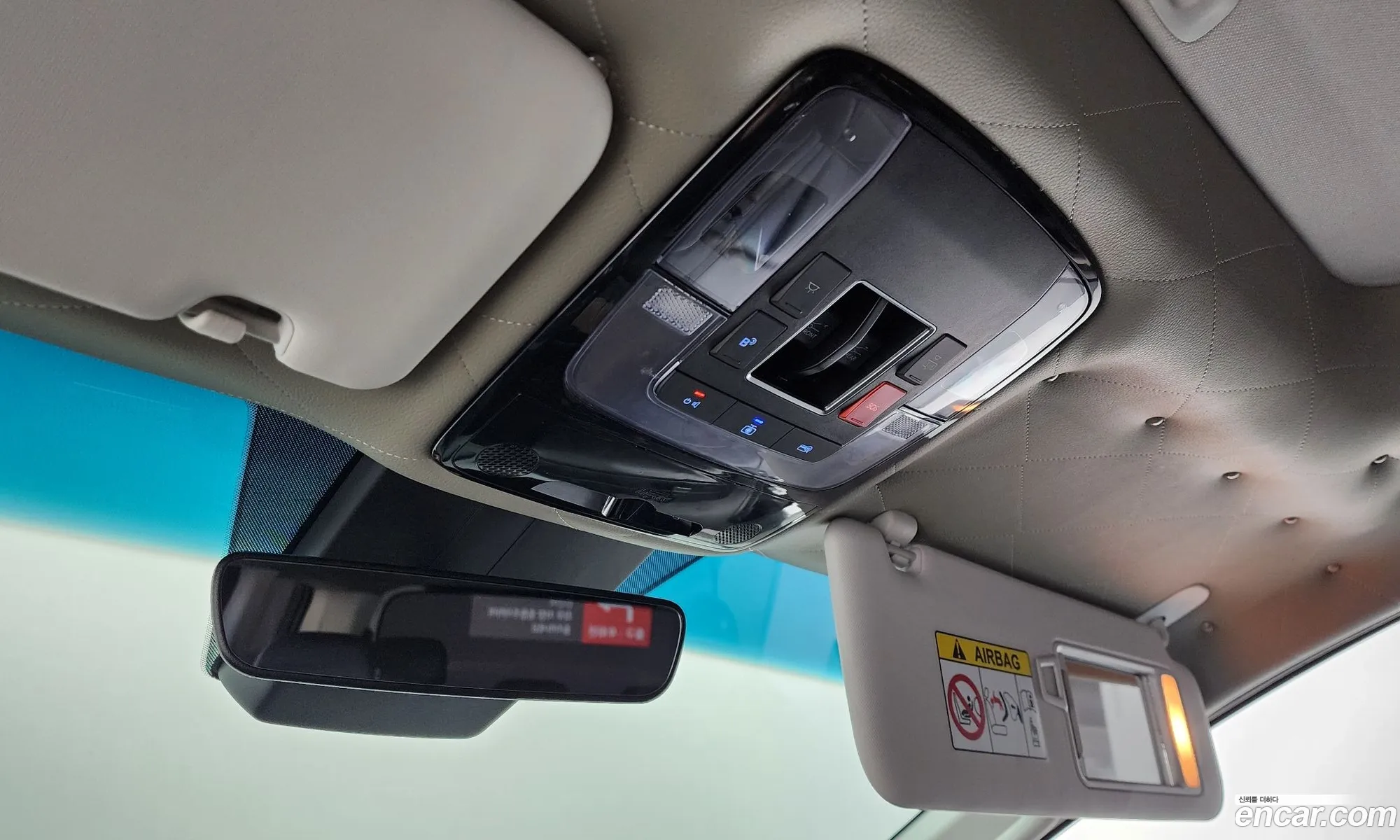 Hyundai Staria 2023 — 25