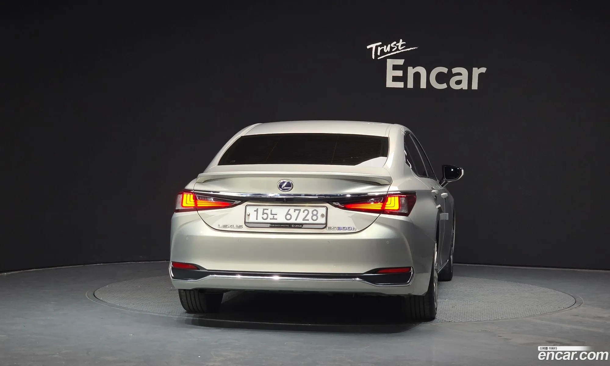 Lexus ES300h 7th Gen 2019 — 9