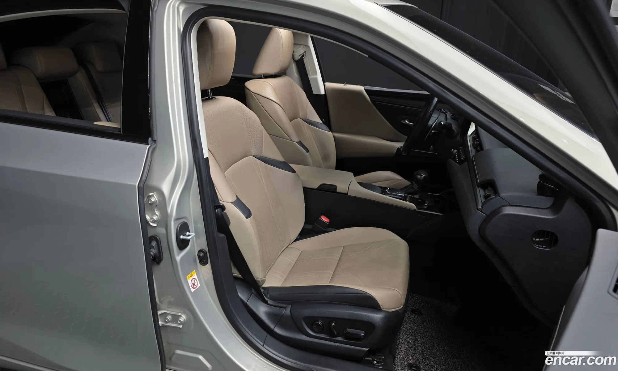 Lexus ES300h 7th Gen 2019 — 8