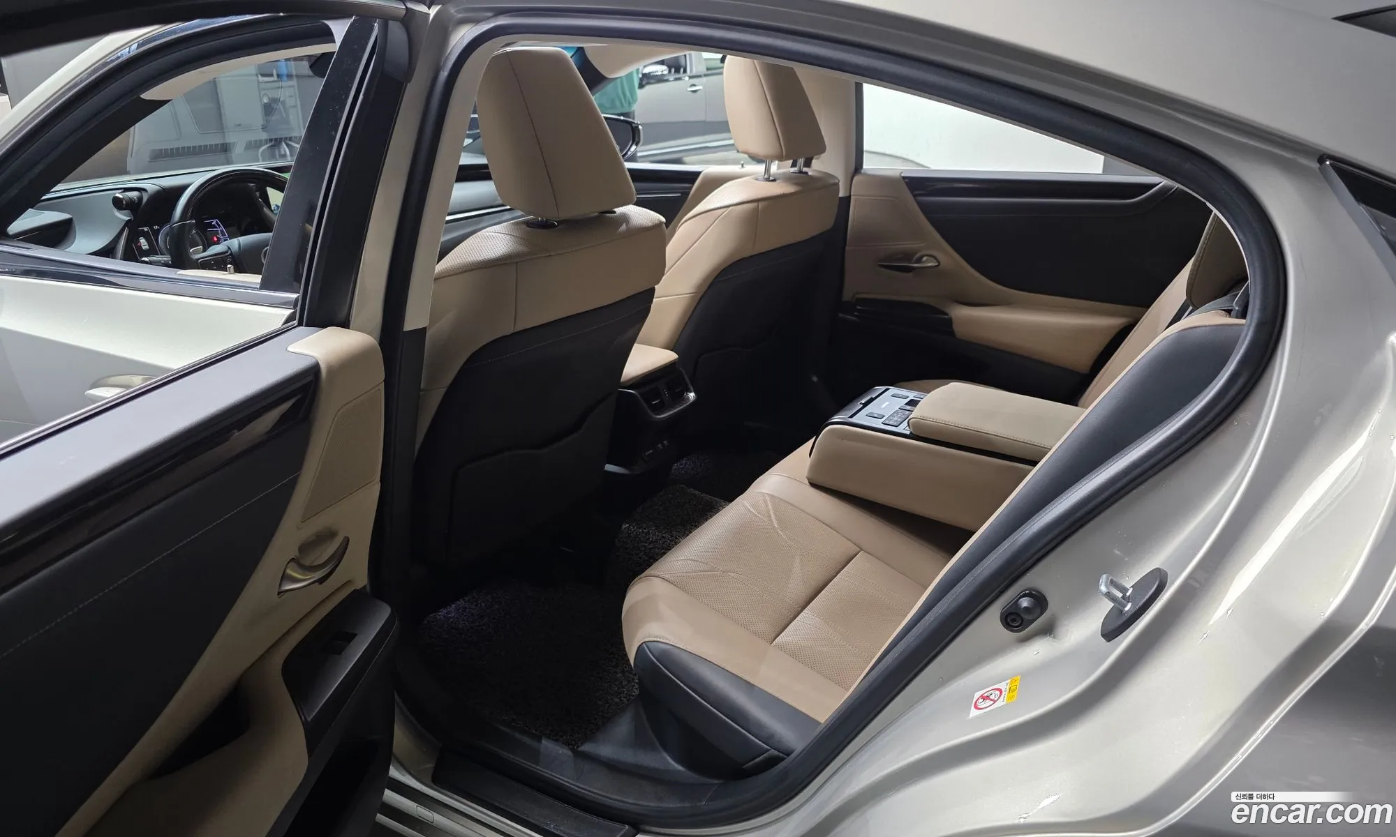 Lexus ES300h 7th Gen 2019 — 6