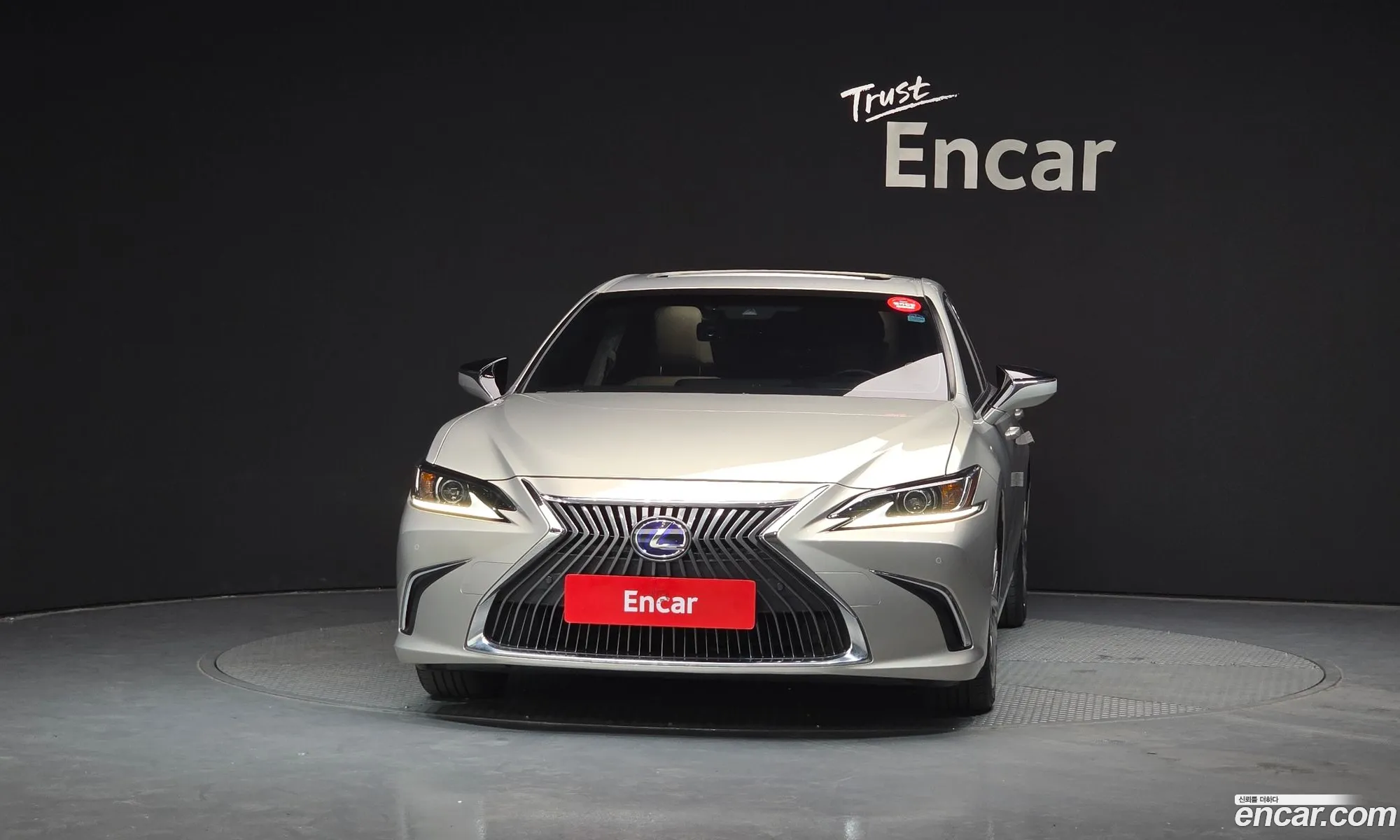 Lexus ES300h 7th Gen 2019 — 12