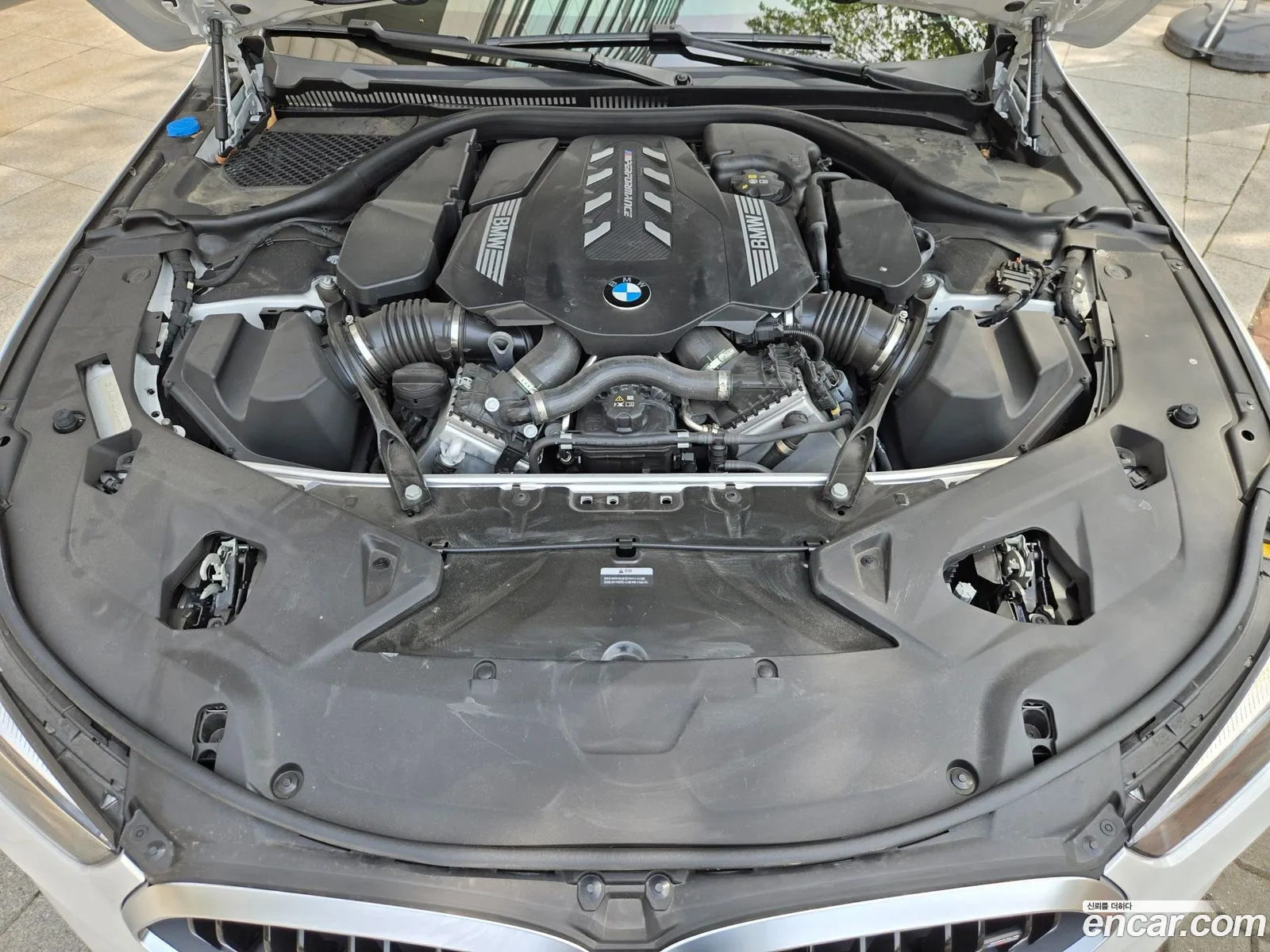 BMW 8 Series 2024 — 20