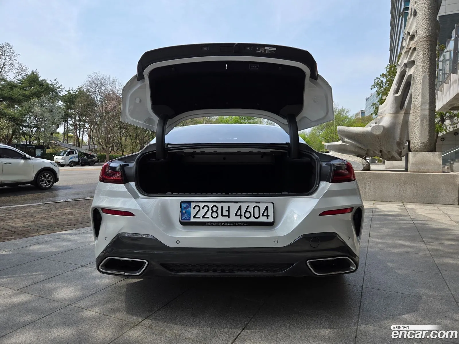 BMW 8 Series 2024 — 17