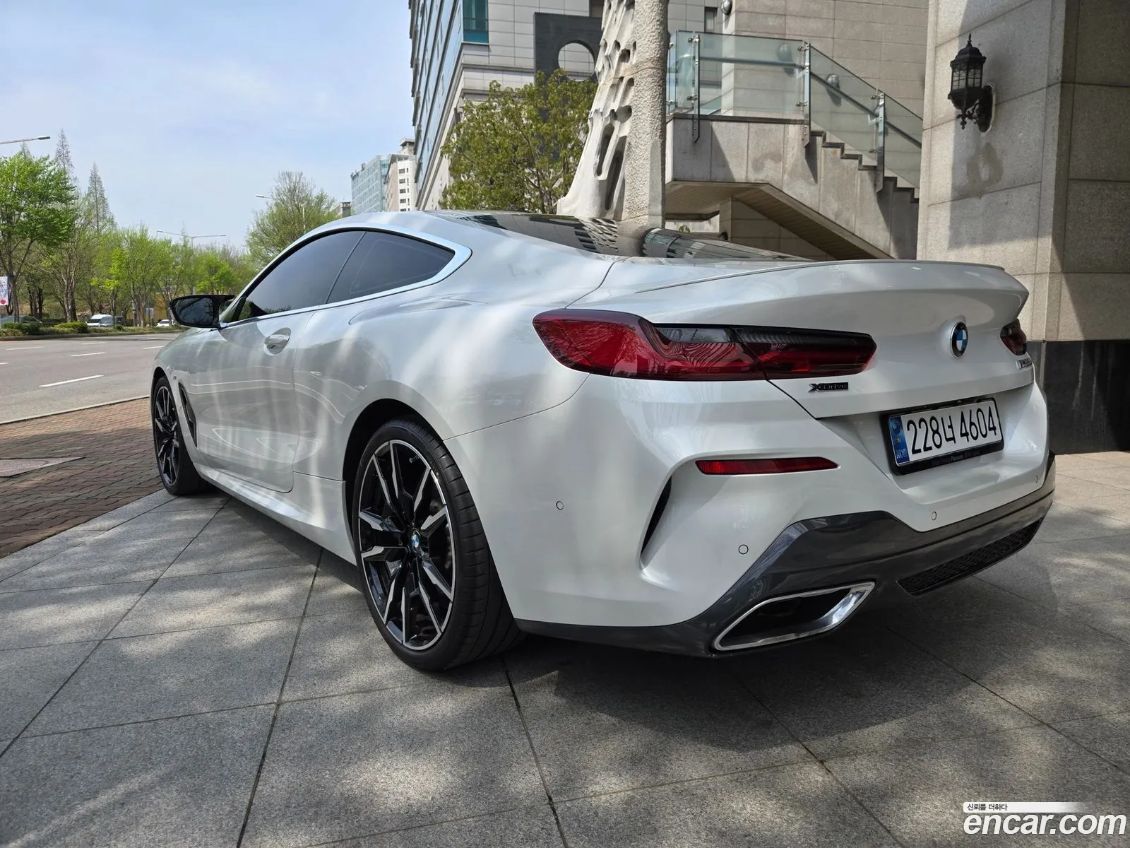 BMW 8 Series 2024 — 10