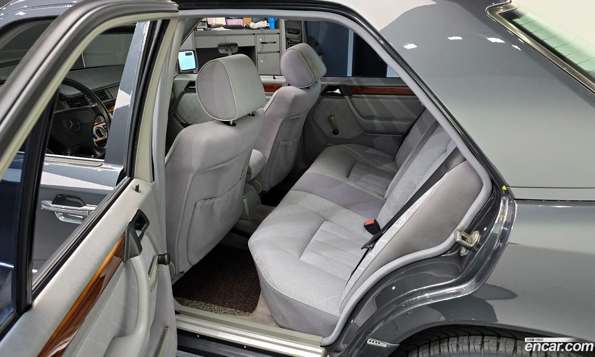 Mercedes-Benz E-Class W124 1996 00000000000000000 — 14