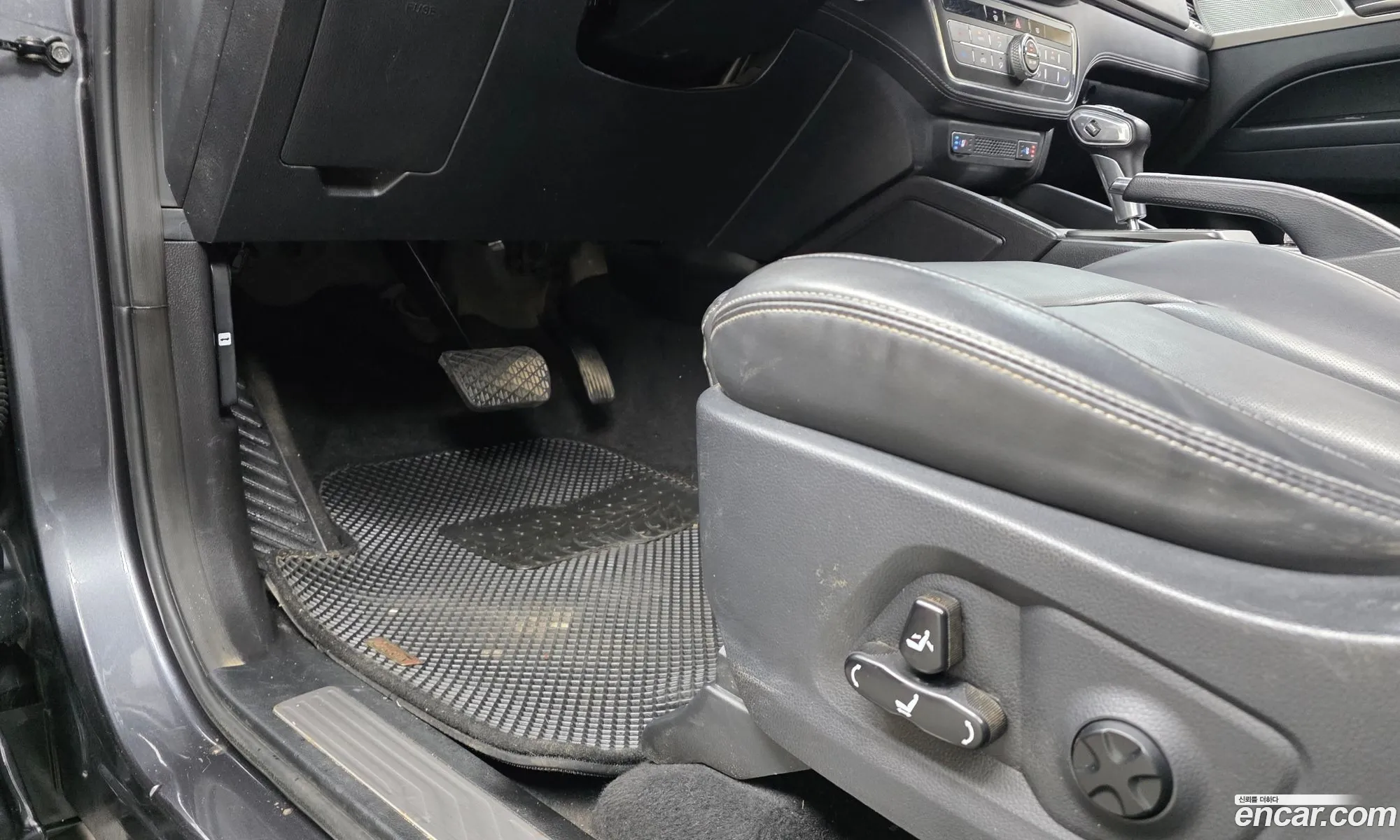 KG Mobility (SsangYong) Rexton Sports Khan 2019 — 32