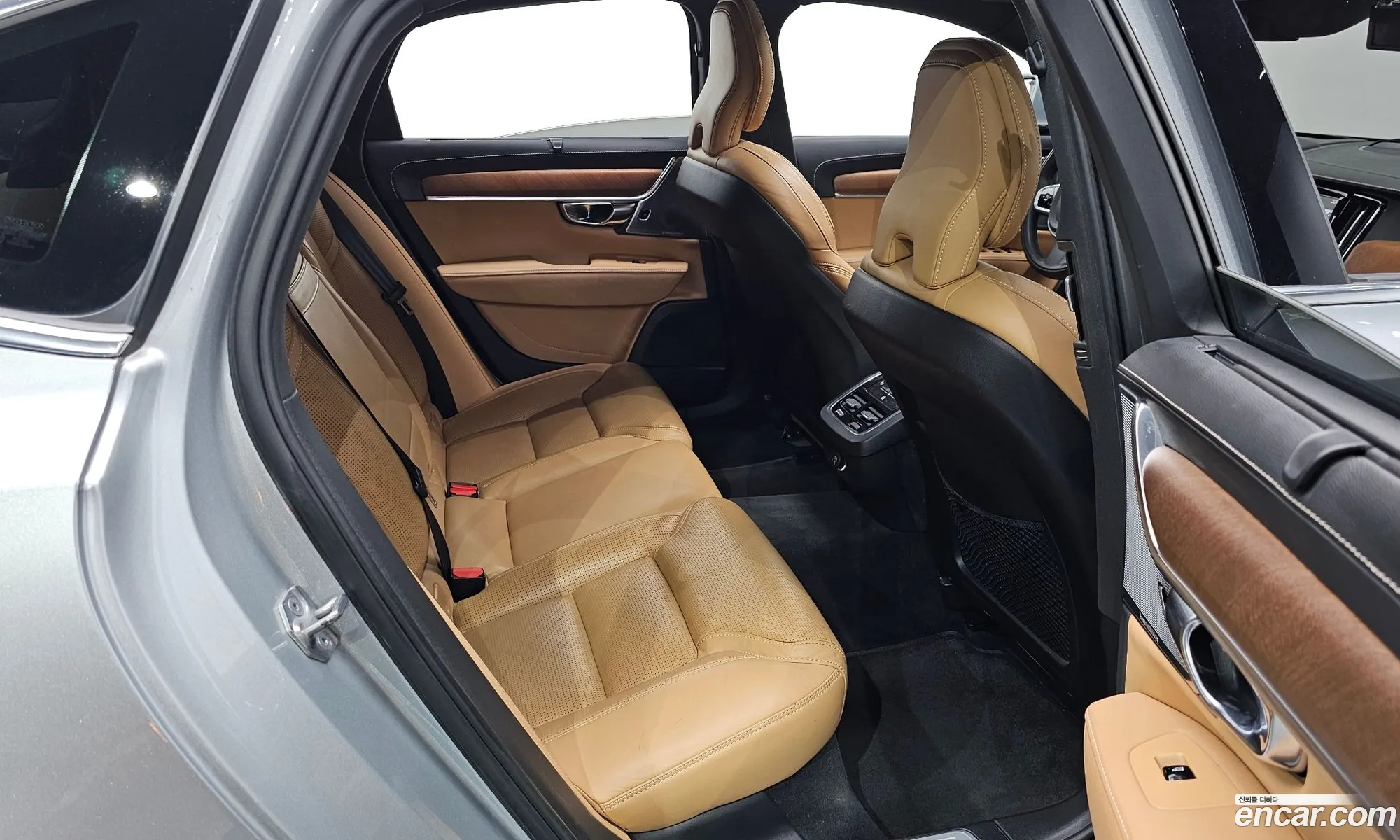 Volvo S90 2019 — 28