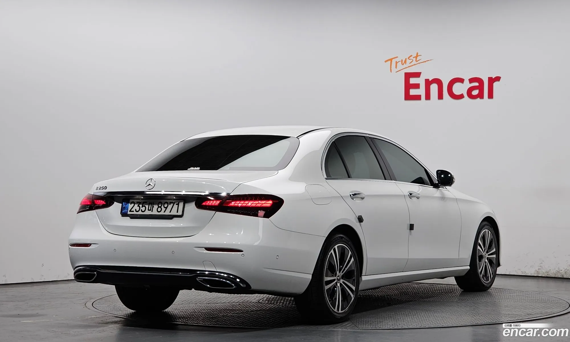 Mercedes-Benz E-Class W213 2022 — 19