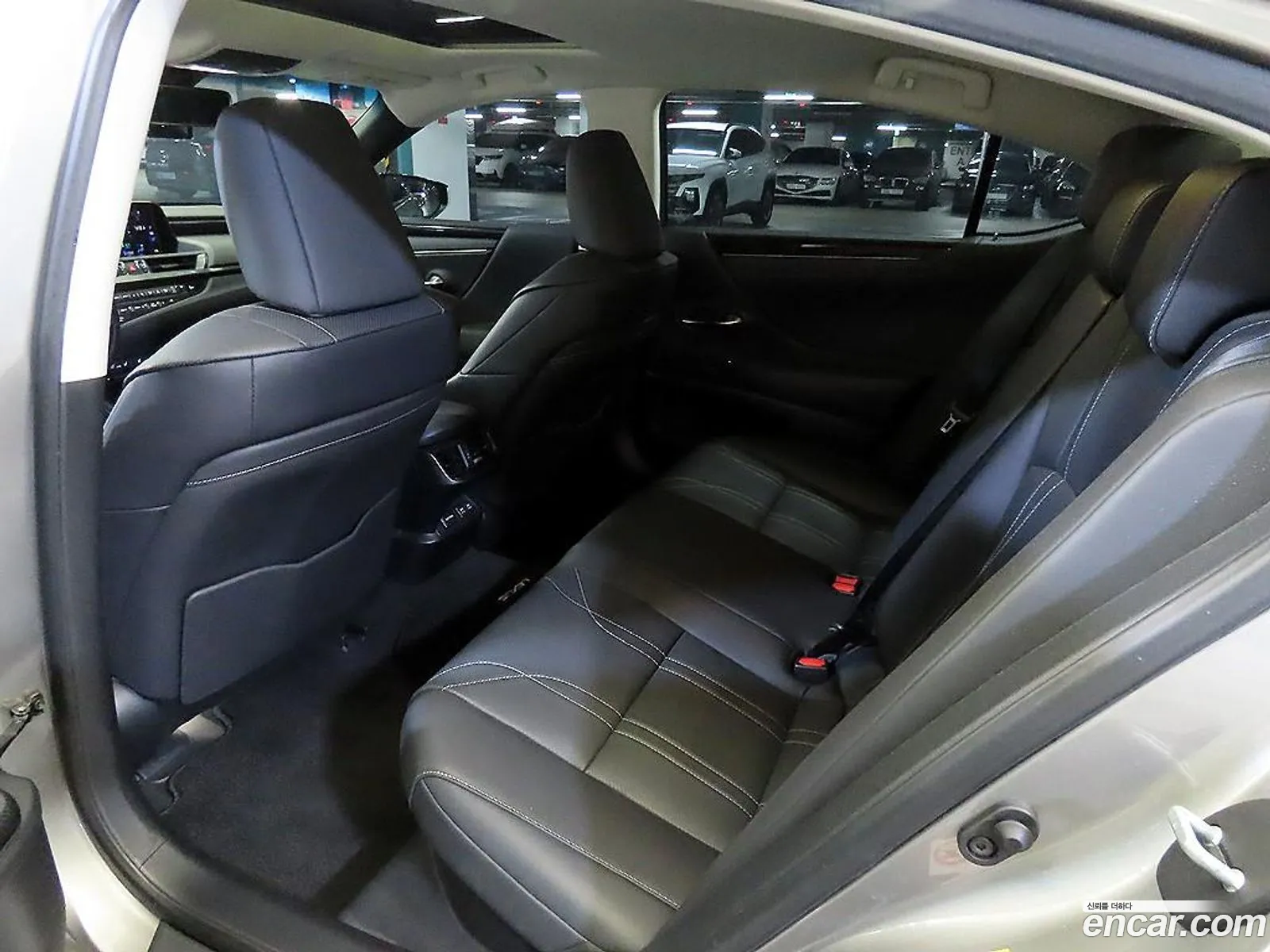 Lexus ES300h 7th Gen 2019 — 15