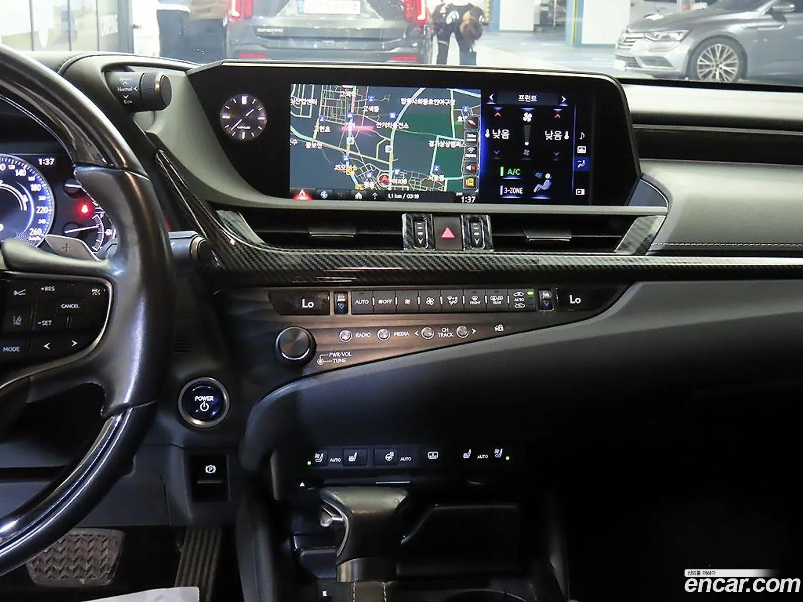 Lexus ES300h 7th Gen 2019 — 3