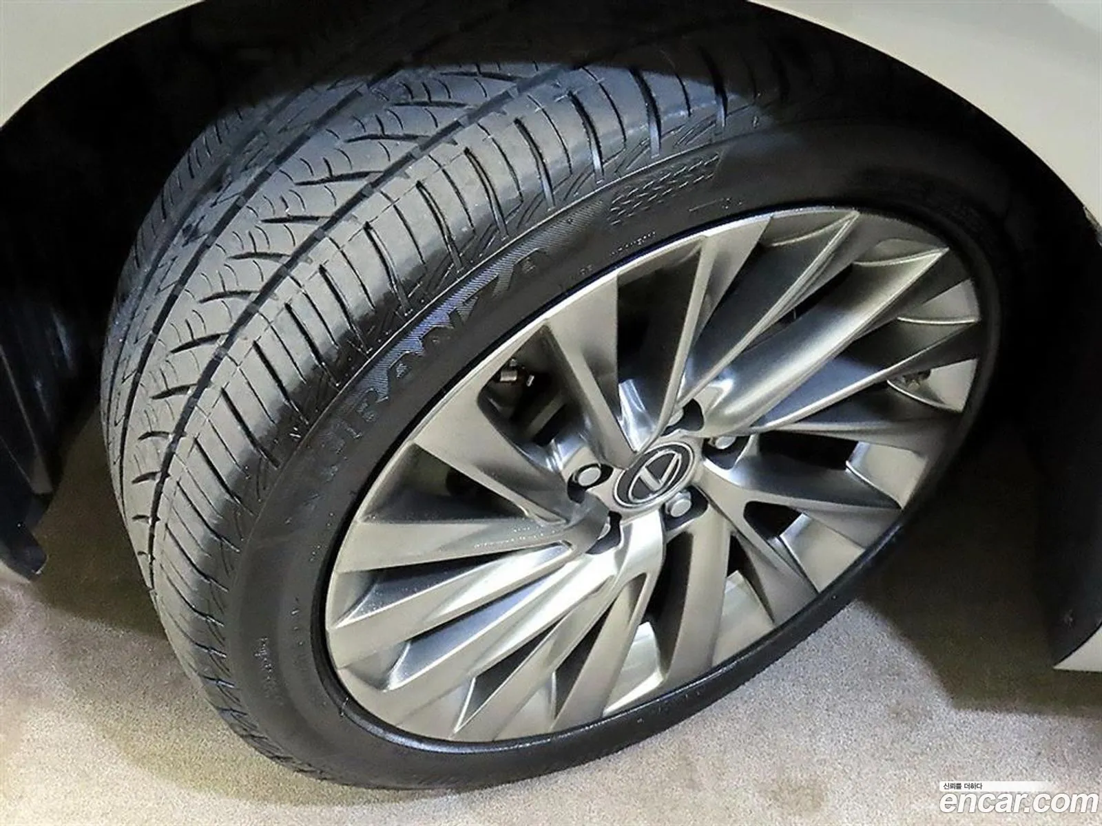 Lexus ES300h 7th Gen 2019 — 19