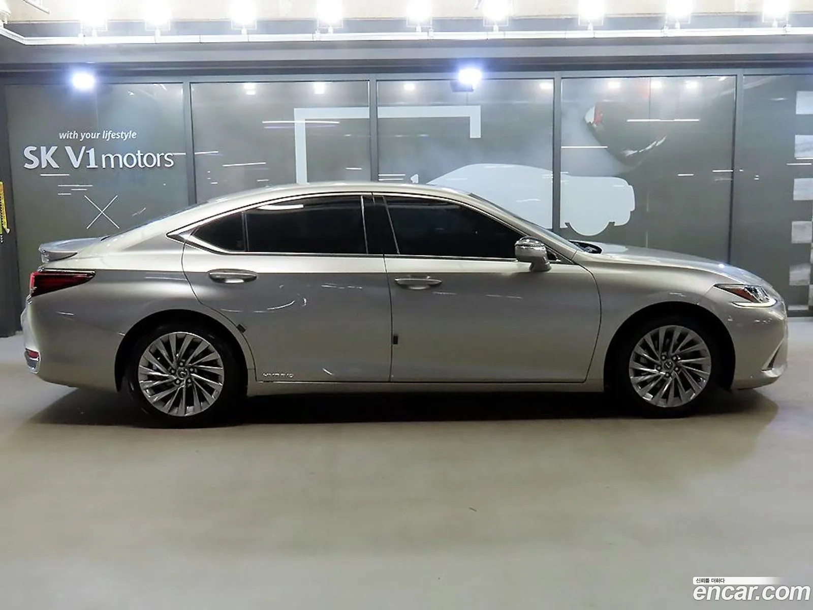 Lexus ES300h 7th Gen 2019 — 18