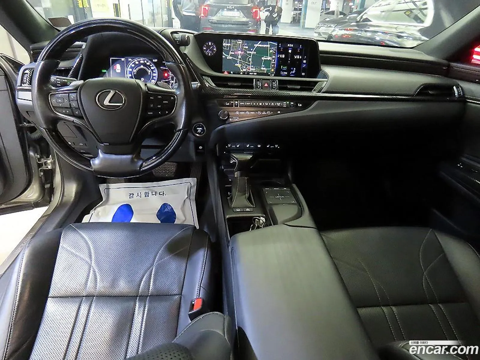 Lexus ES300h 7th Gen 2019 — 9