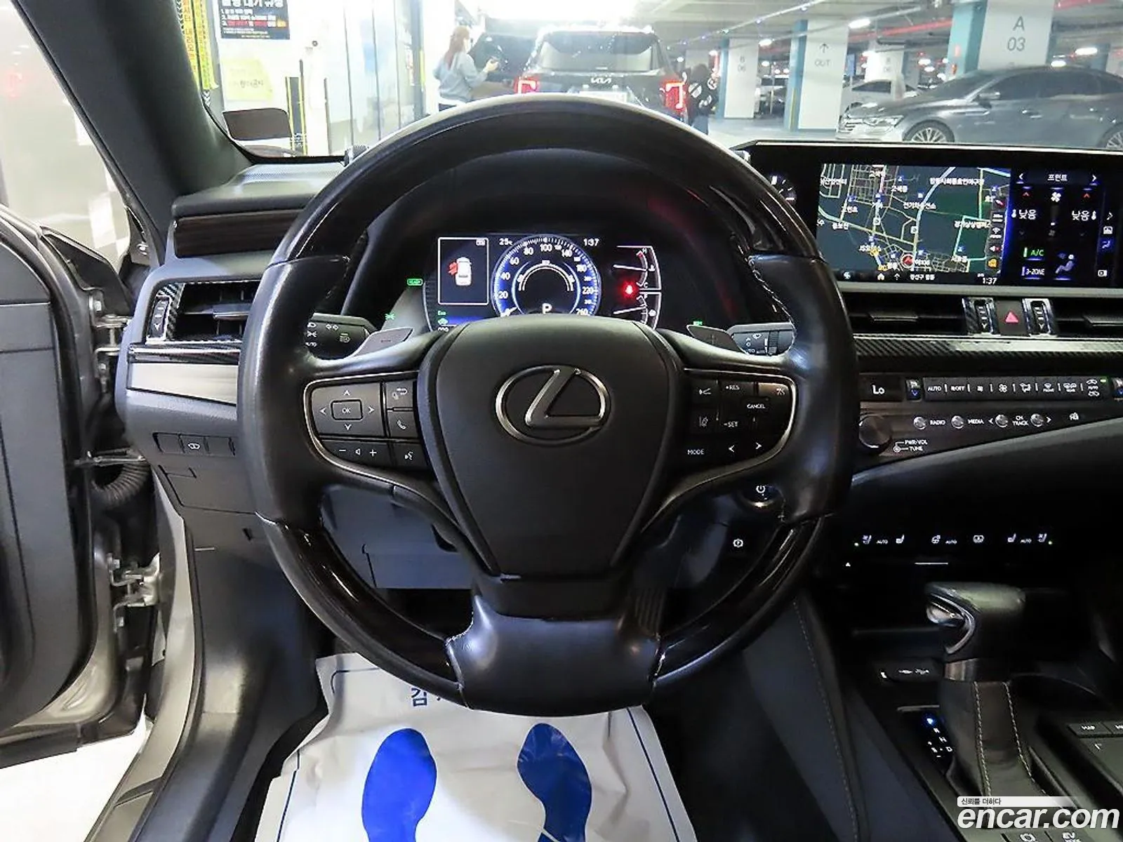 Lexus ES300h 7th Gen 2019 — 5