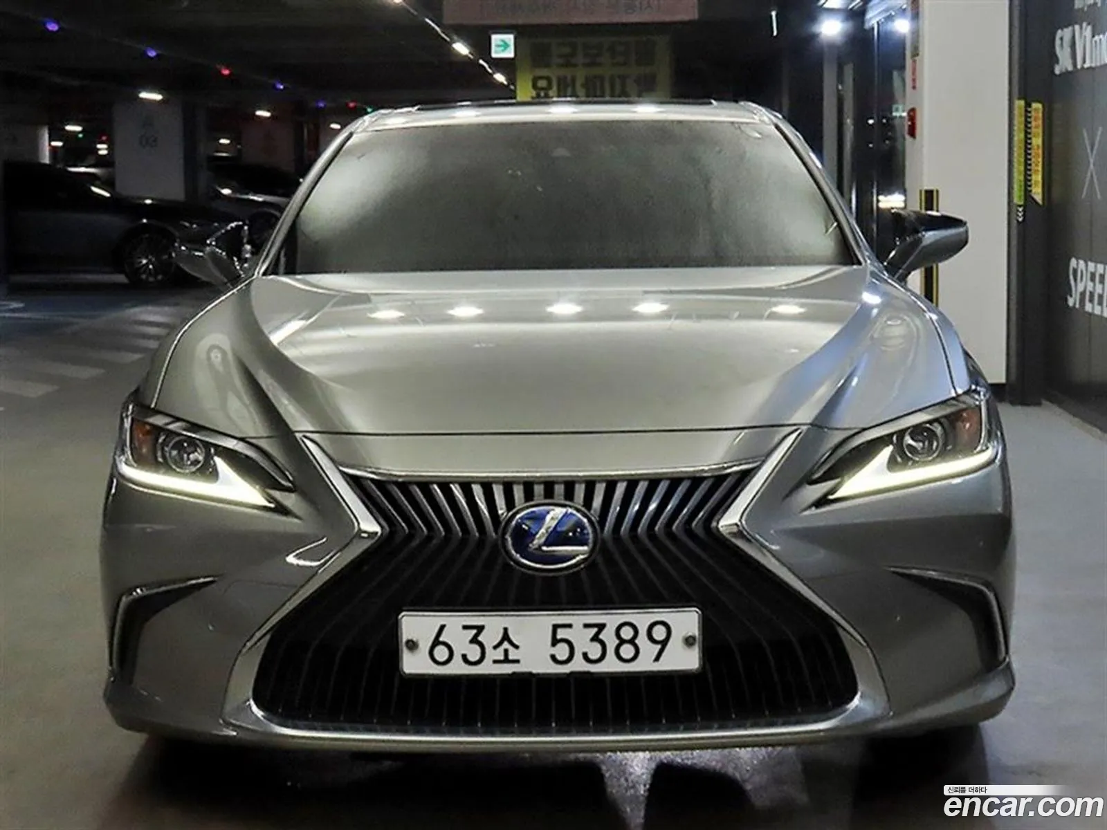 Lexus ES300h 7th Gen 2019 — 4