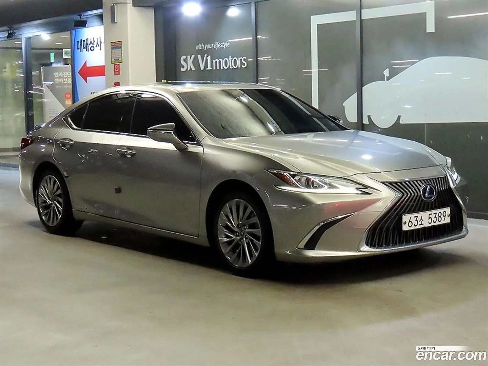 Lexus ES300h 7th Gen 2019 — 17