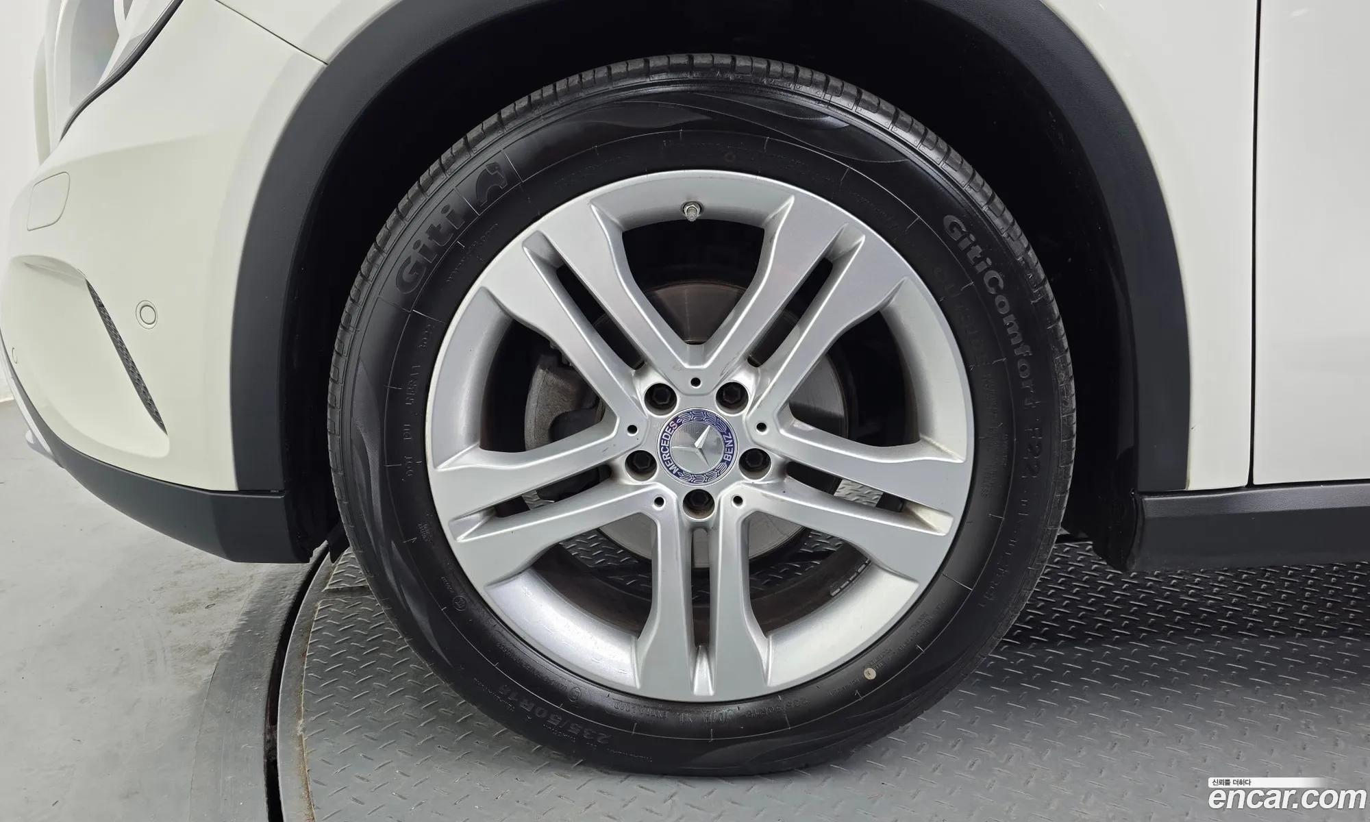 Mercedes-Benz GLA-Class X156 2015 — 12