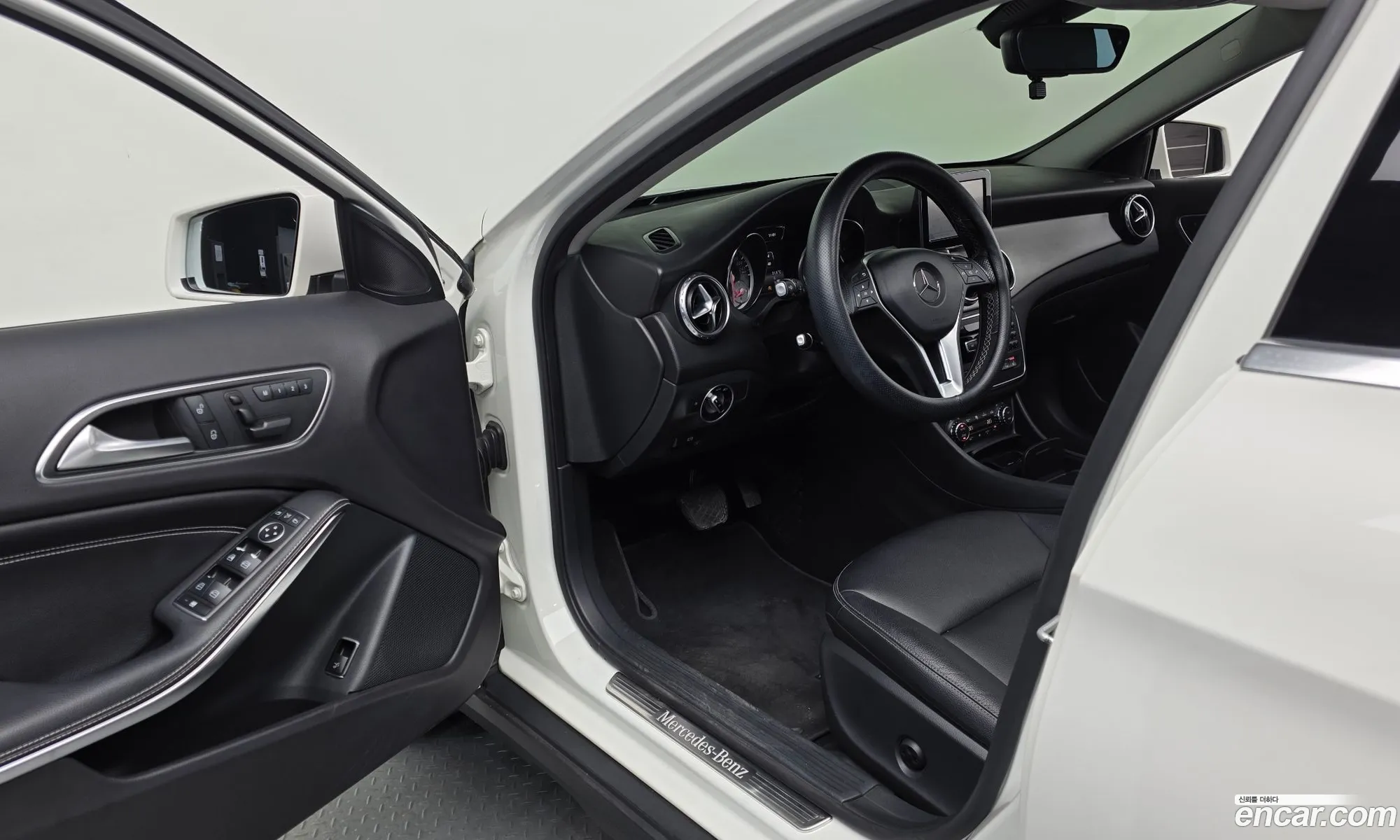 Mercedes-Benz GLA-Class X156 2015 — 7