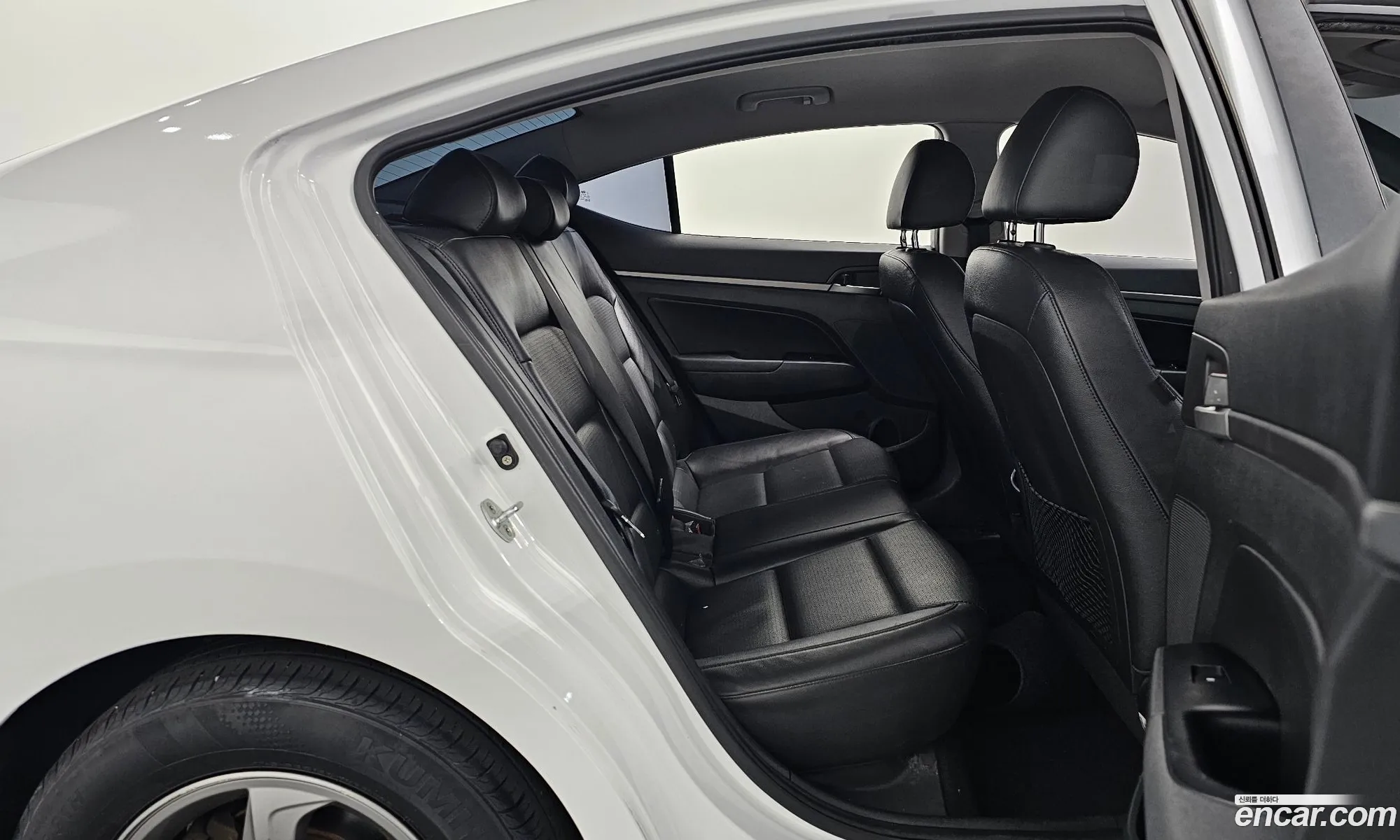 Hyundai Elantra AD 2016 — 12