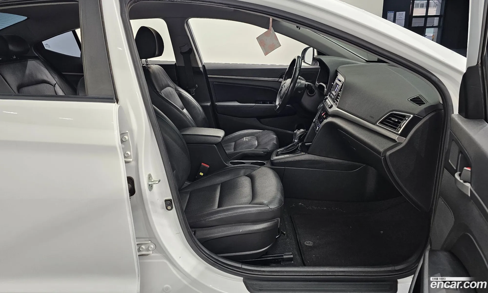 Hyundai Elantra AD 2016 — 3